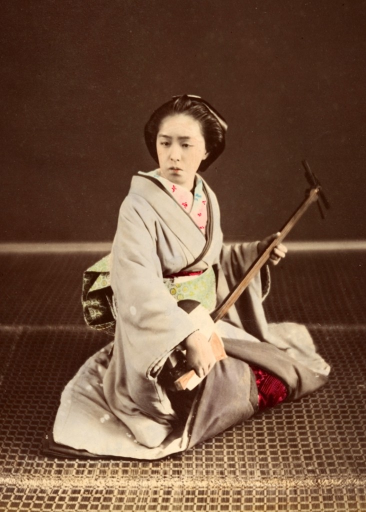 Tokyo_Geisha_with_Shamisen_c1870s,